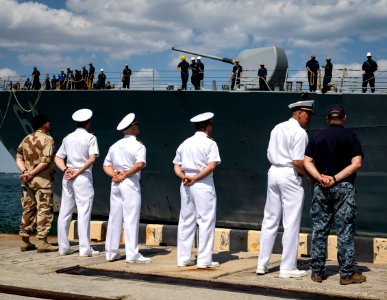 Sea Breeze 2019 - USS Carney (DDG 64) pulls into Odesa, Uk…