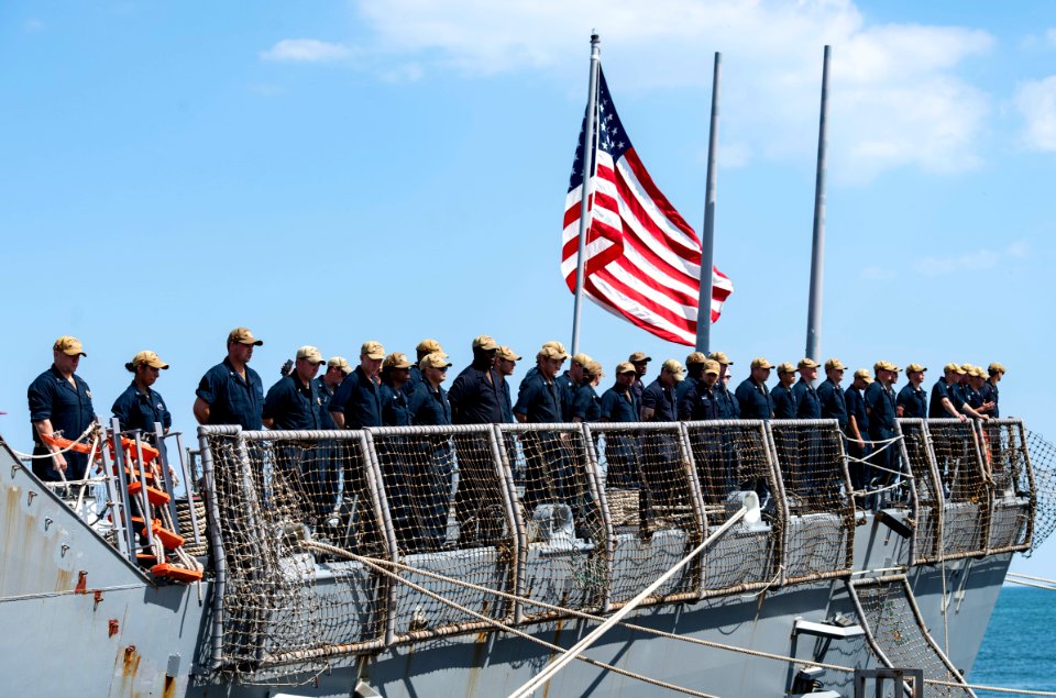 Sea Breeze 2019 - USS Carney (DDG 64) pulls into Odesa, Uk…