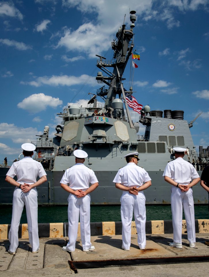 Sea Breeze 2019 - USS Carney (DDG 64) pulls into Odesa, Uk…