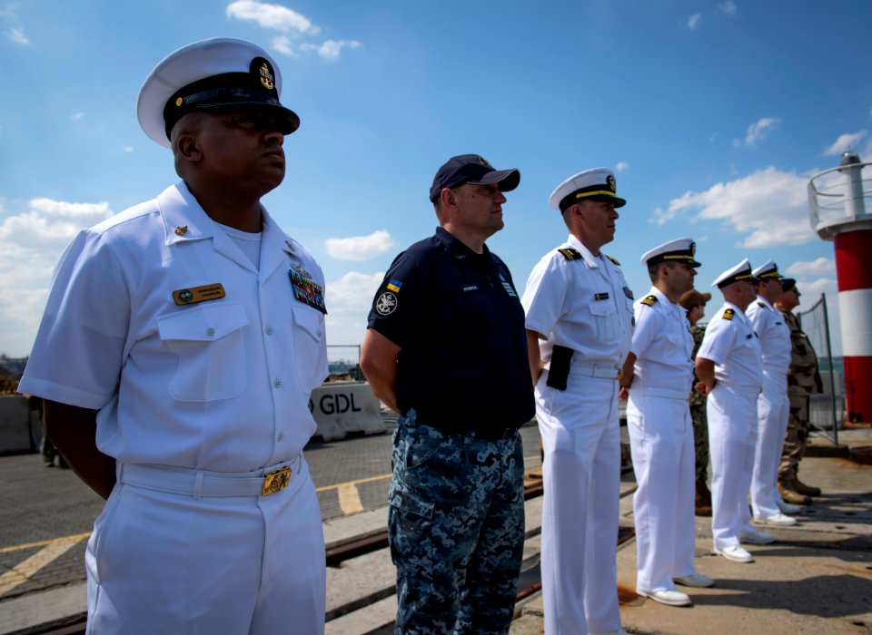 Sea Breeze 2019 - USS Carney (DDG 64) pulls into Odesa, Uk…