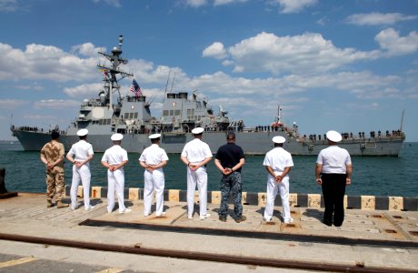 Sea Breeze 2019 - USS Carney (DDG 64) pulls into Odesa, Uk…