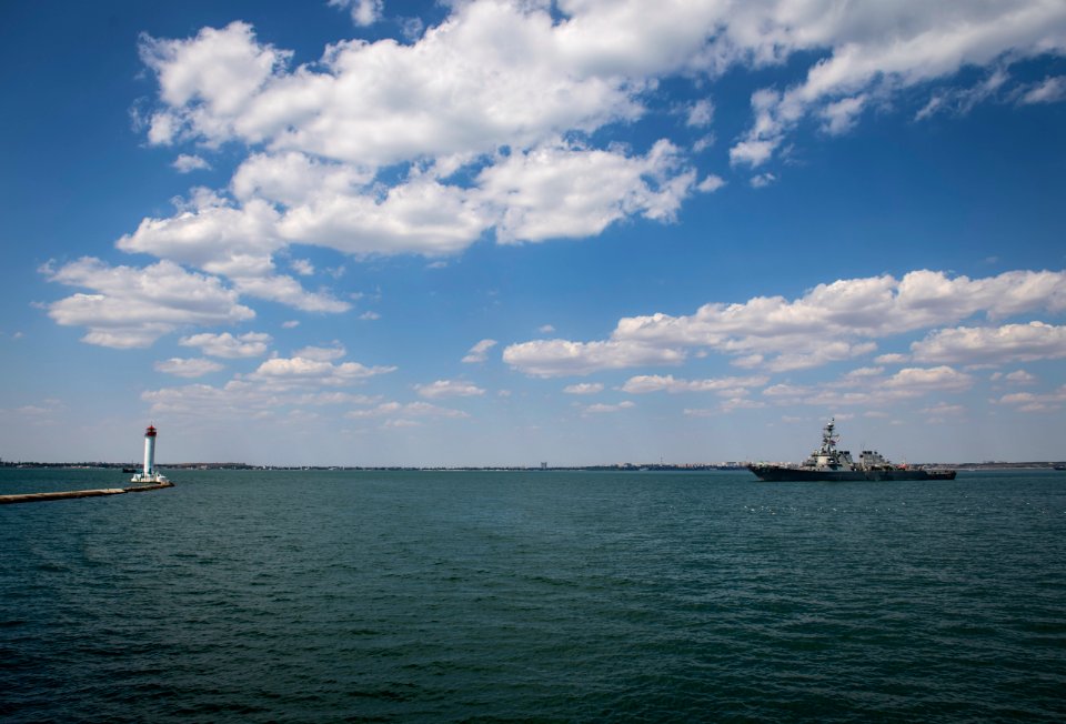 Sea Breeze 2019 - USS Carney (DDG 64) pulls into Odesa, Uk…