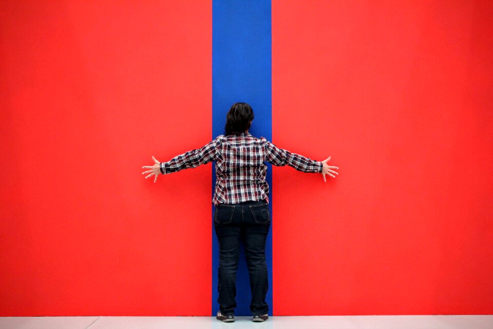 Woman position wall