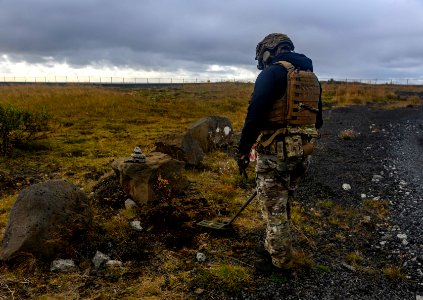 EODMU 8 conducts land-based IED training during Northern C…
