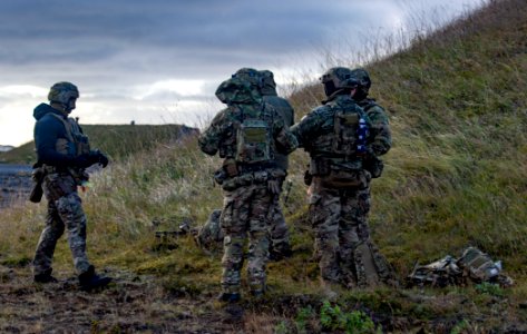EODMU 8 conducts land-based IED training during Northern C…