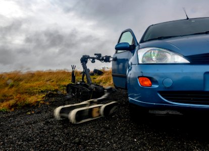 EODMU 8 conducts vehicle-borne IED training during Norther…