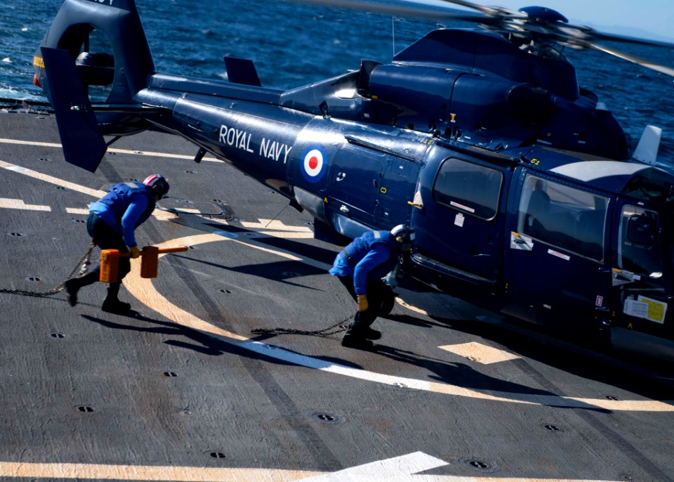190918-N-BM428-0268 ENGLISH CHANNEL (Sept. 18, 2019) Sailo…