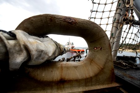 USS Farragut departs Souda Bay photo