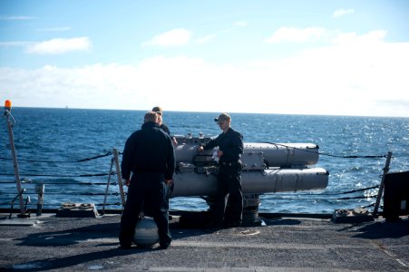 USS Farragut transits Norwegian Sea photo