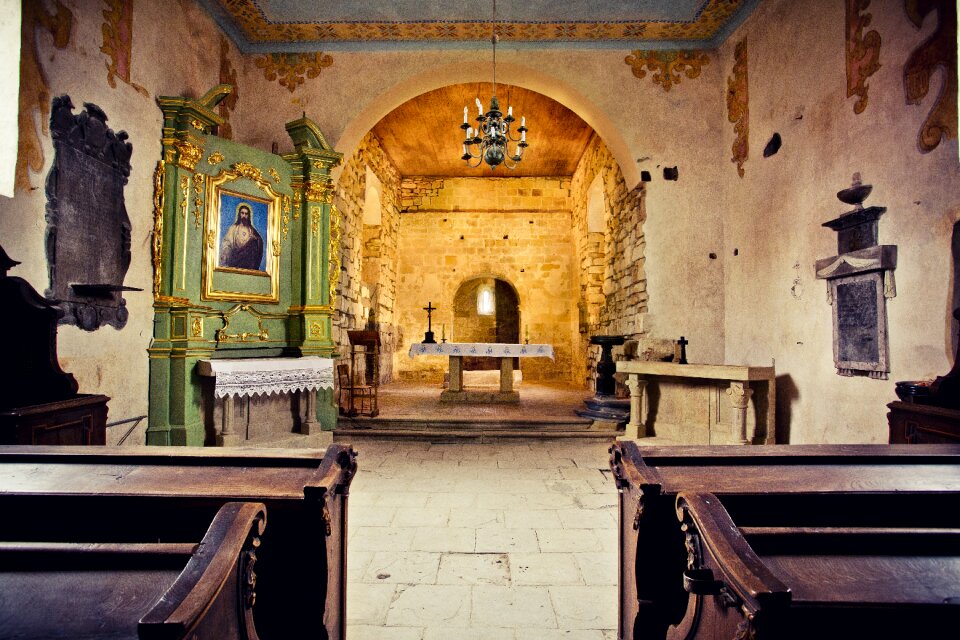 Dziekanowice church romance