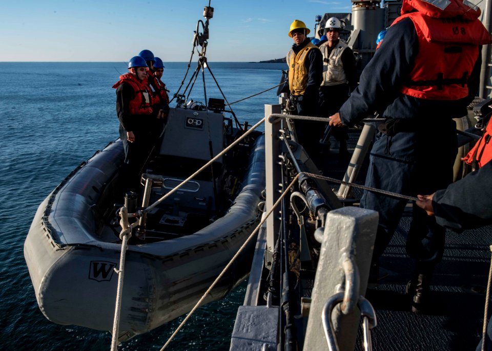 USS Carney (DDG 64)