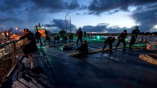 USS Carney (DDG 64)