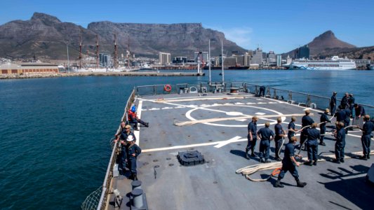 USS Carney (DDG 64)
