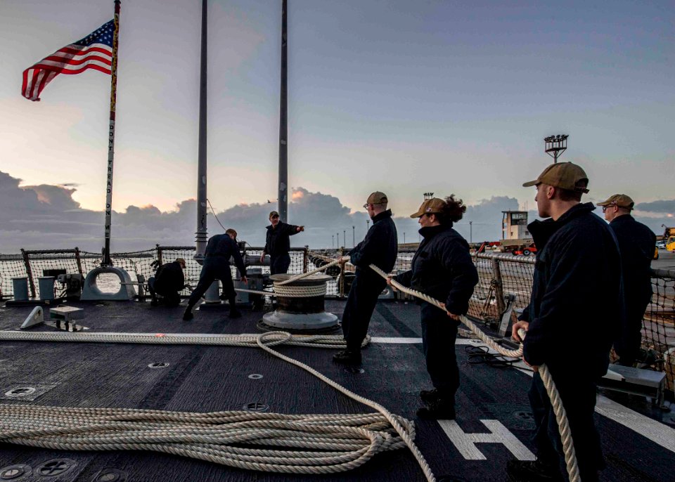 USS Carney (DDG 64)