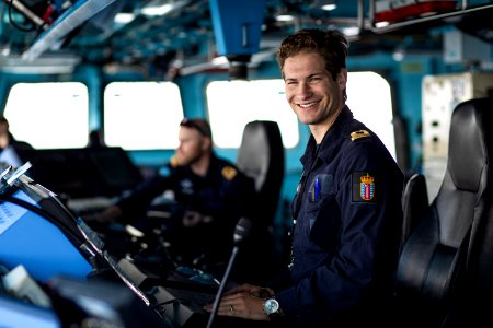 BALTIC SEA (June 11, 2020) Royal Norwegian Navy officers o…