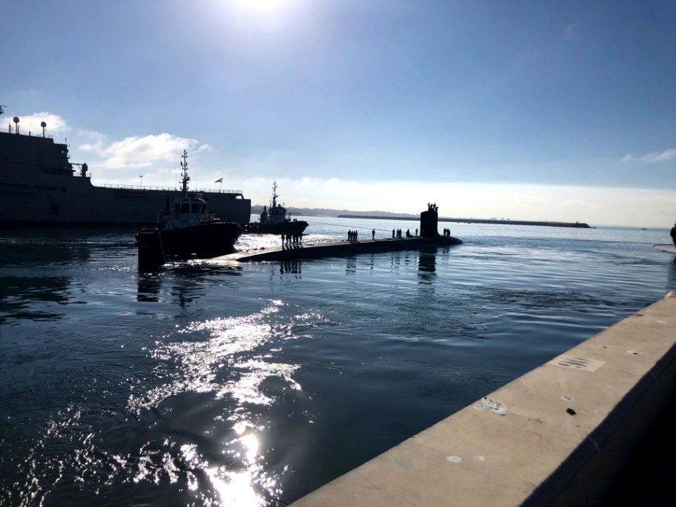 USS John Warner (SSN 785) conducted a brief stop for perso…