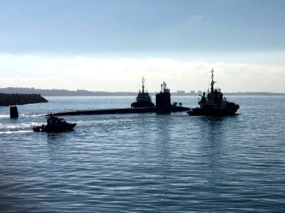 USS John Warner (SSN 785) conducted a brief stop for perso…