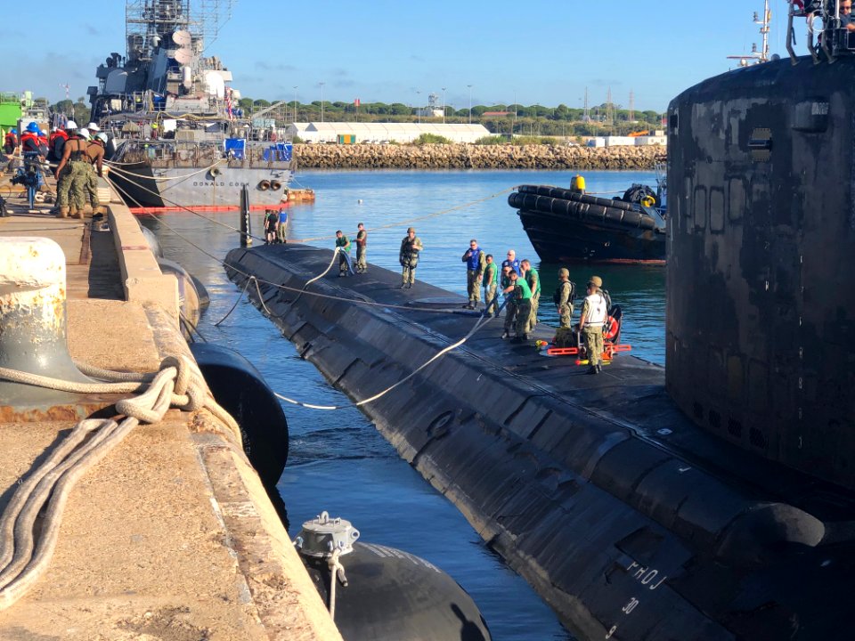 USS John Warner (SSN 785) conducted a brief stop for perso…
