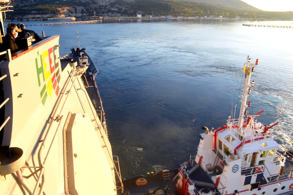 USS PHILIPPINE SEA TUGGED TO PIER