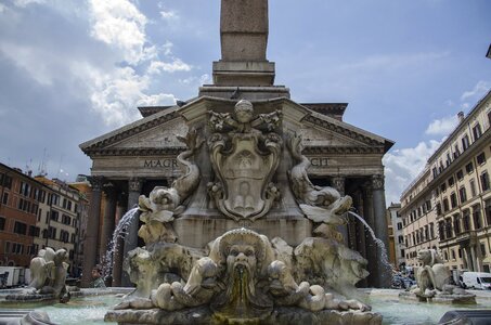 Pantheon fountain italy