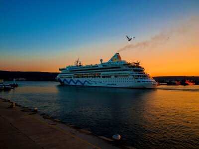 Sea cruise sky photo