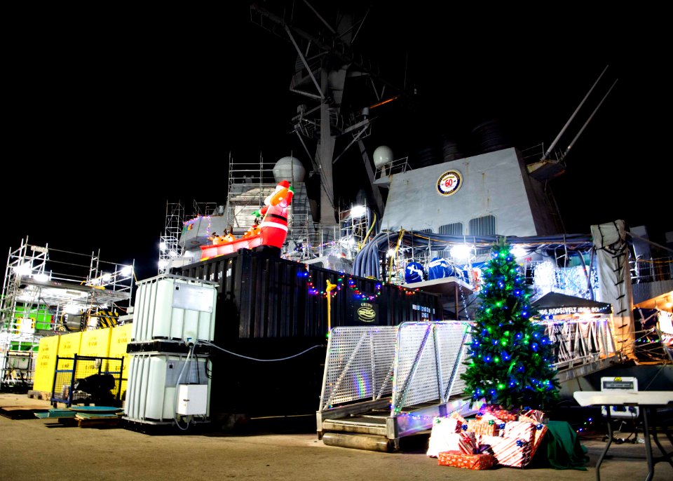 FDNF Ships at NAVSTA Rota Decorate for the Holidays