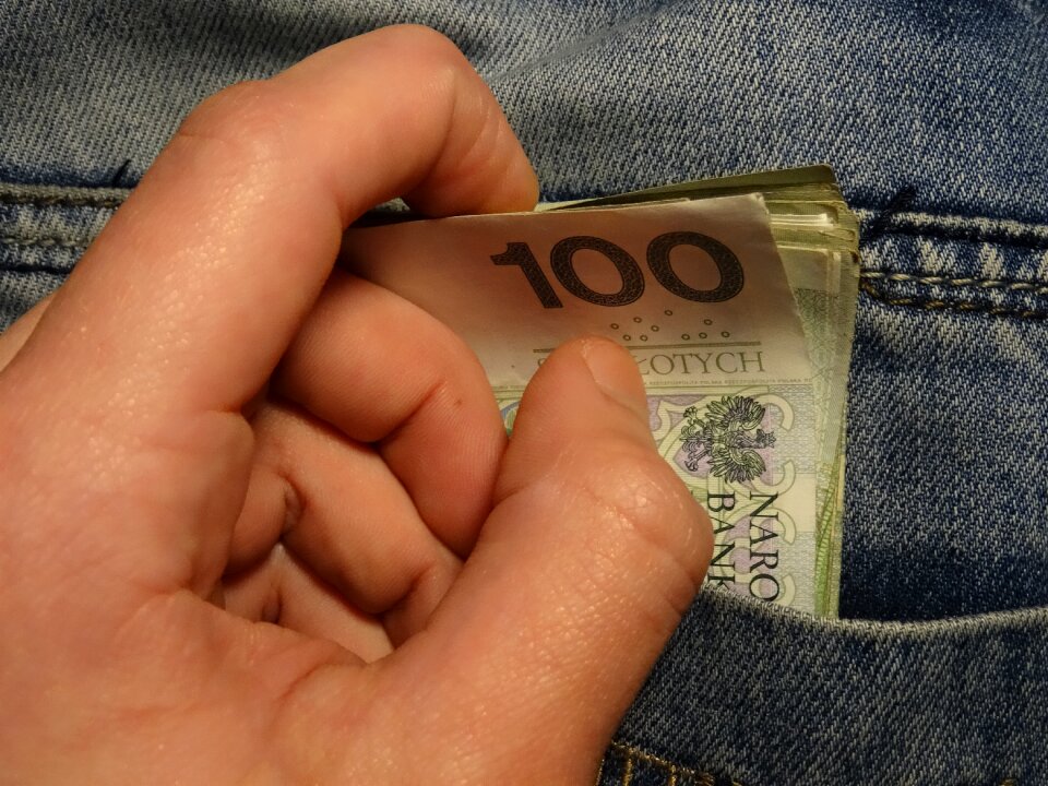Means of payment euro banknotes pay