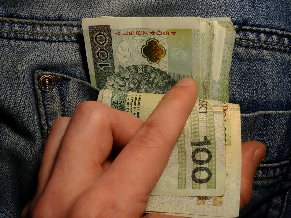 Means of payment euro banknotes pay