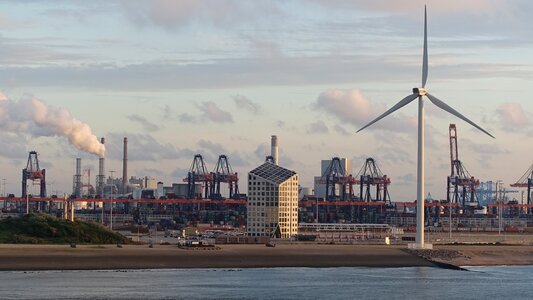 Crane port energy