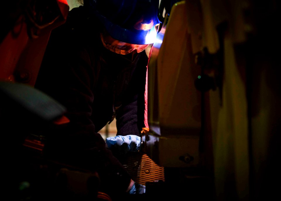 USS Hershel "Woody" Williams (ESB 4) maintenance