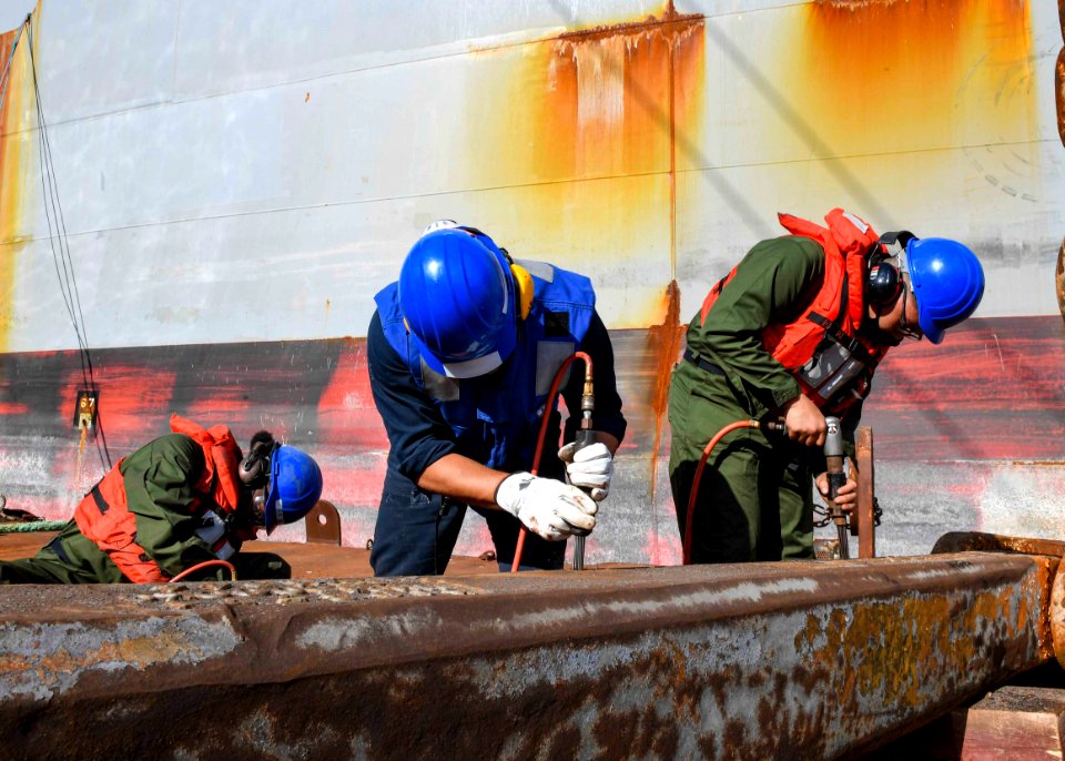 USS Hershel "Woody" Williams (ESB 4) maintenance