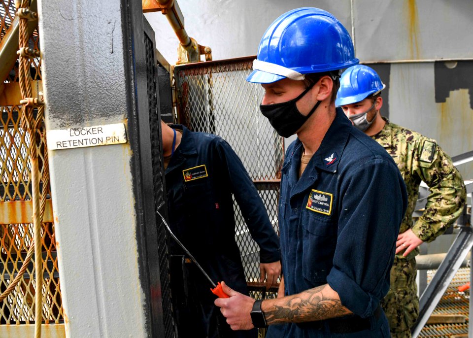 USS Hershel "Woody" Williams (ESB 4) maintenance