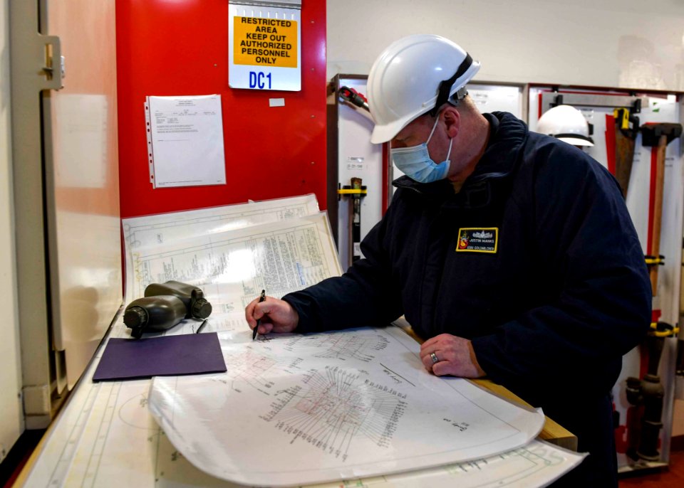 USS Hershel "Woody" Williams (ESB 4) maintenance