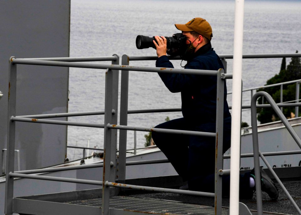 USS Hershel "Woody" Williams (ESB 4) departs Croatia