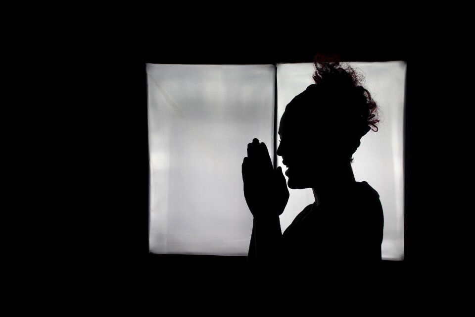 Human shadow pray