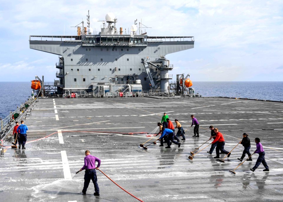 USS Hershel "Woody" Williams (ESB 4) transits the Adriatic…