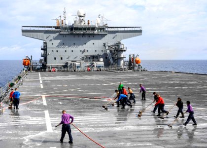 USS Hershel "Woody" Williams (ESB 4) transits the Adriatic…