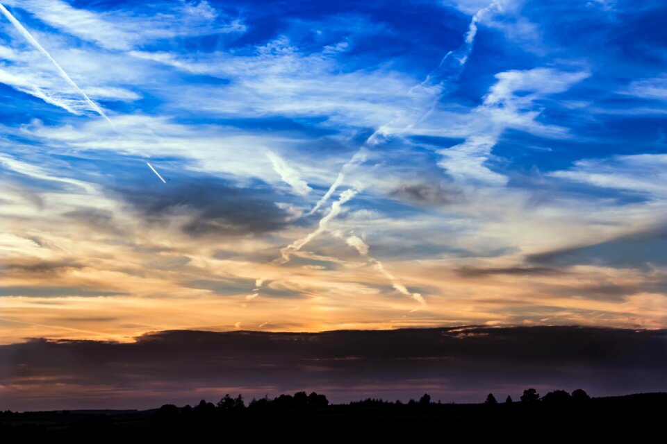 Abendstimmung contrail colorful