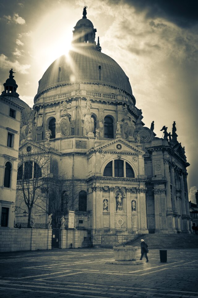 Sun black and white venetian
