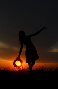 Play sunset girl