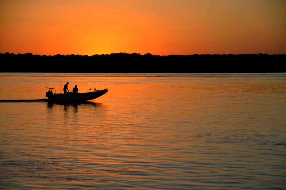 People fishermen returning