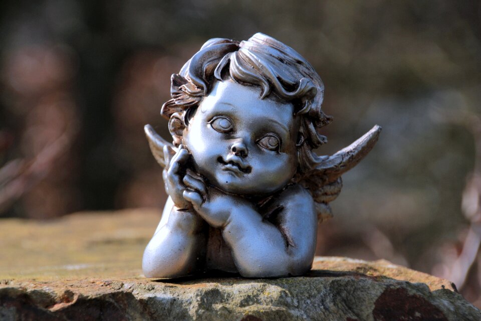 Statue angel figure memorial