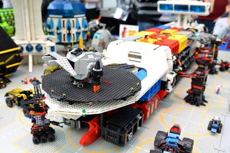Comic-con play construction