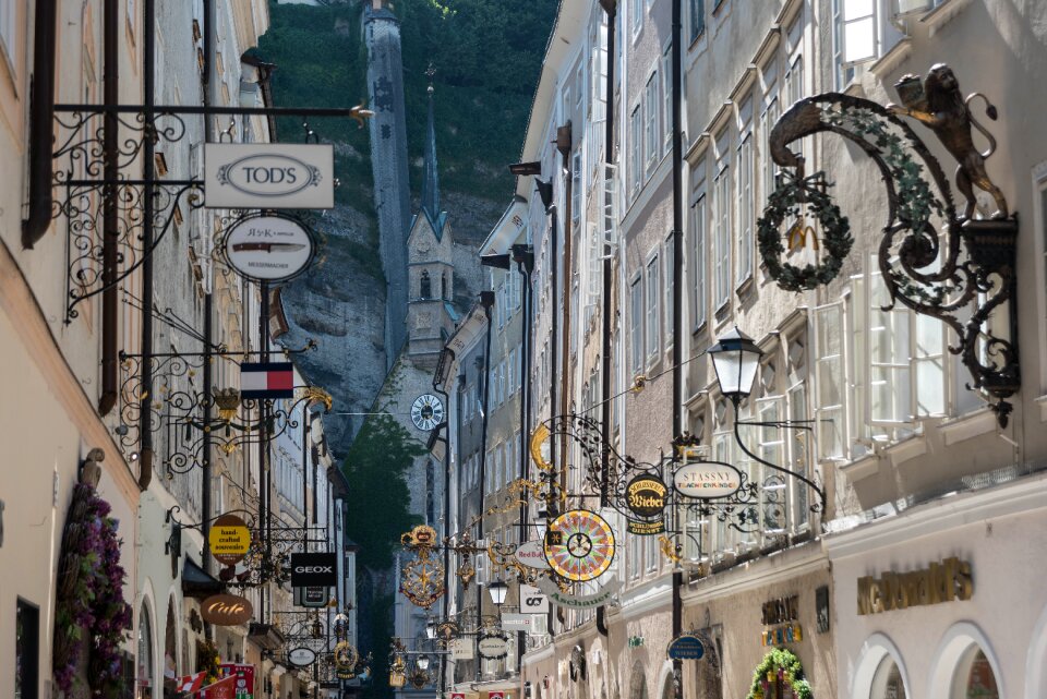 Nasal signs shopping street austria