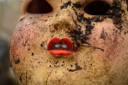 Old dirty lips