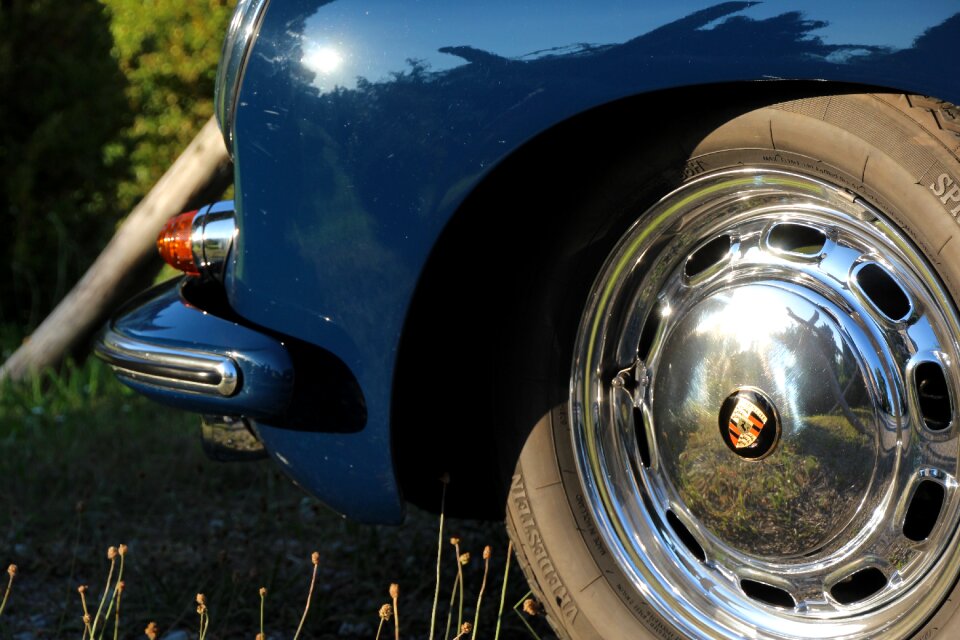 Porsche c hub cap shiny
