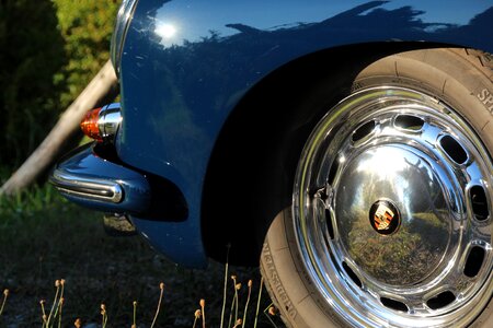 Porsche c hub cap shiny