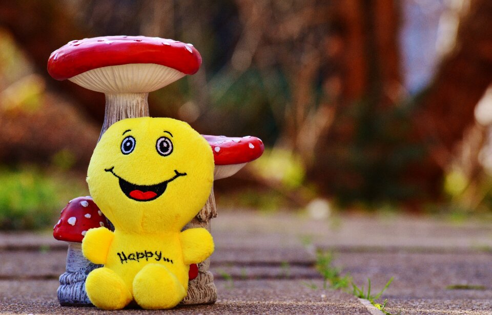 Emoticon emotion yellow