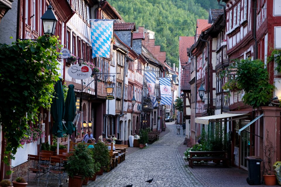 Historically cobblestones truss