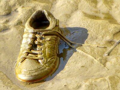 Sneaker shoes mud